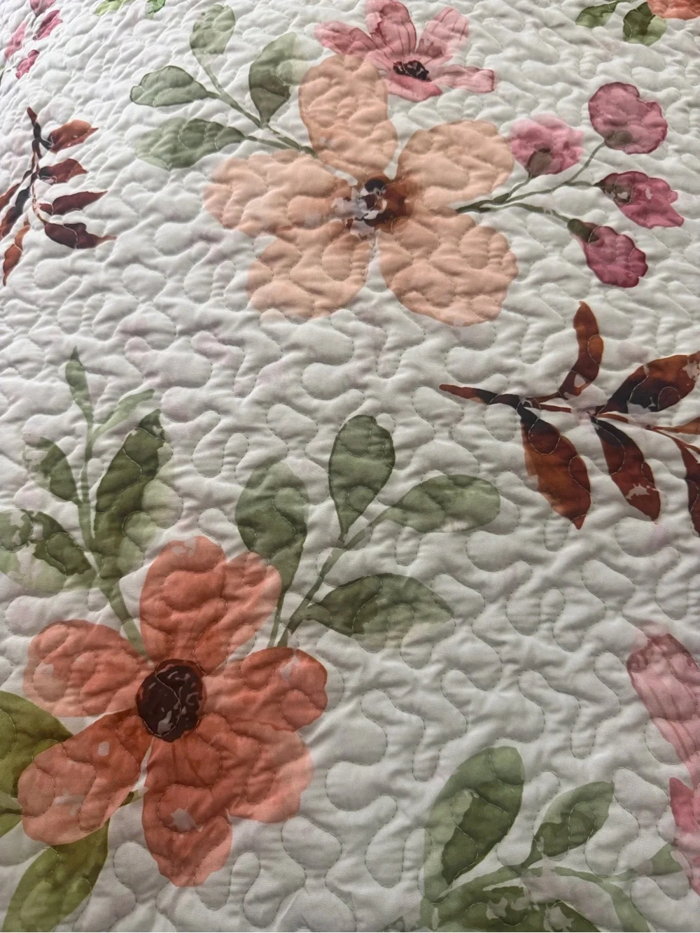 Floral Quilted Bedspread - White, Pink & Green. Full/Queen